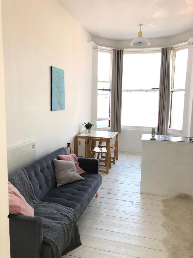 New! Seaside Central Scarborough Apartment المظهر الخارجي الصورة