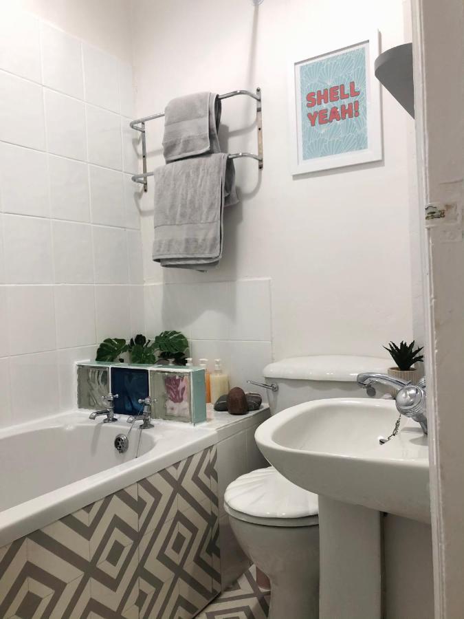 New! Seaside Central Scarborough Apartment المظهر الخارجي الصورة